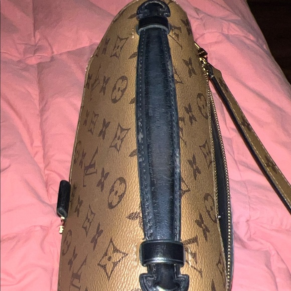 Louis Vuitton Pochette Metis Reverse Monogram Canvas Bag - Picture 4 of 12